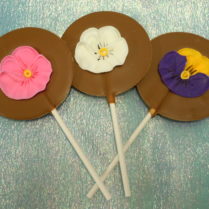 Bouquet of chocolate lollipops decorated with pansies