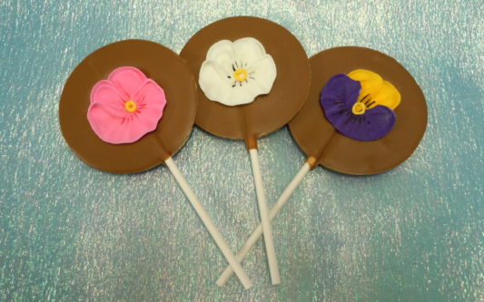 Bouquet of chocolate lollipops decorated with pansies