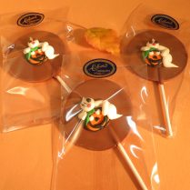 chocolate disc pops with Halloween ghosts for trick or treat