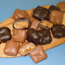 Milk & dark chocolate pieces of buttercrunch candy