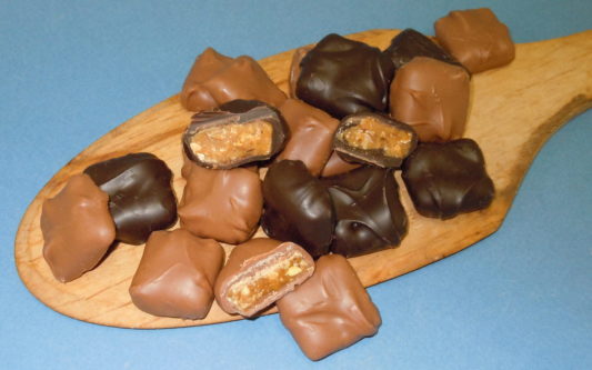 Milk & dark chocolate pieces of buttercrunch candy